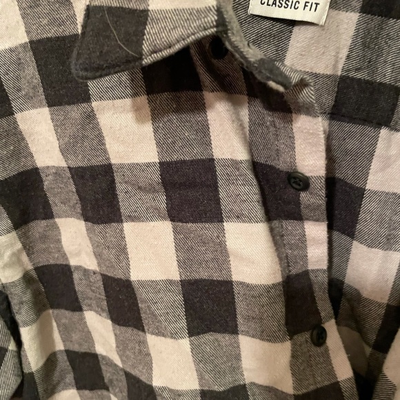 3/$30💥Men’s short sleeve button up - Picture 2 of 4